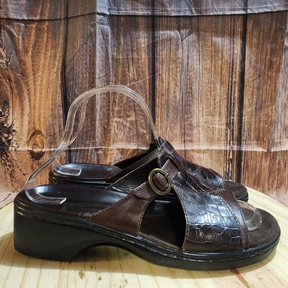 Clarks Womens Sz 8M Brown Leather Sandals Croc Embossed Slip On Sling Back Comfy